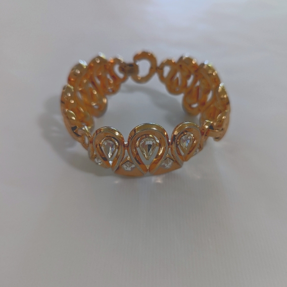 1930's Trifari Gold-Tone & Rhinestone Bracelet. - Picture 2 of 8